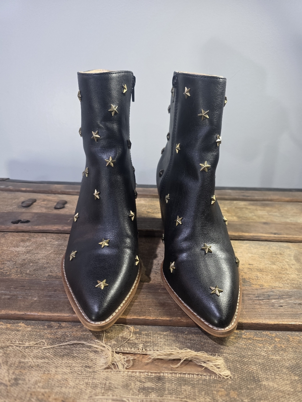 Oasis Society Audrie Star Studded Western Side Zip Vegan Leather Booties. 6.5 - Picture 12 of 12